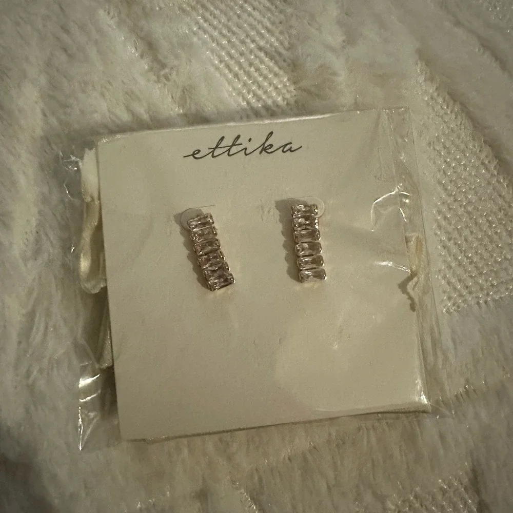 Ettika Gold Hoop Earrings with Cubic Zirconia Crystals Sparkly Glam‎ - Picture 4 of 4